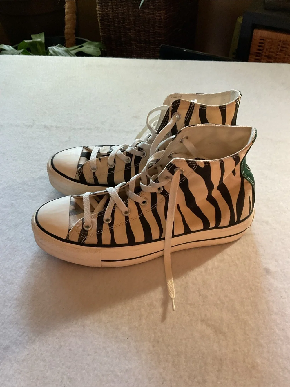 Converse High-Top Zebra Stripe Sneakers - Black & White size - 10.5 - Picture 3 of 10